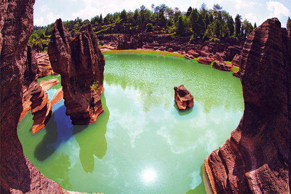張家界、袁家界、天子山、紅石林、鳳凰古城四晚五日游